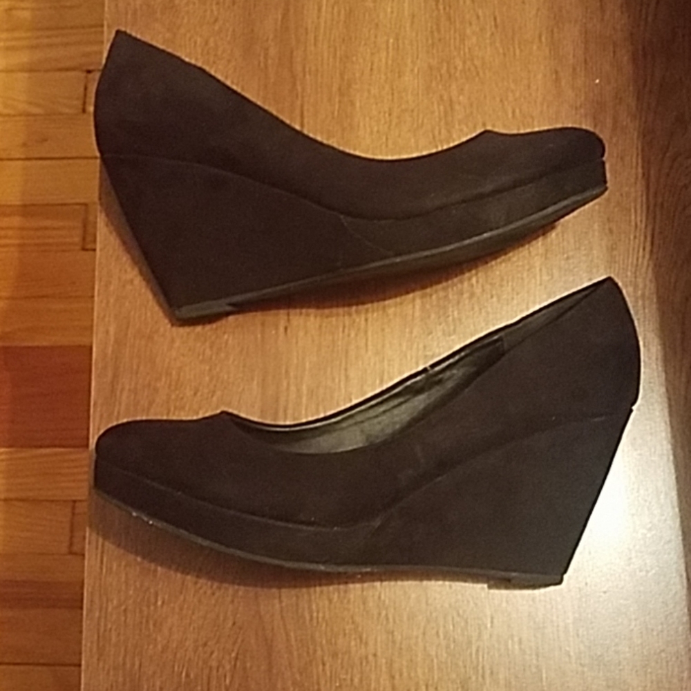 Apt 9 Black Wedge Heels